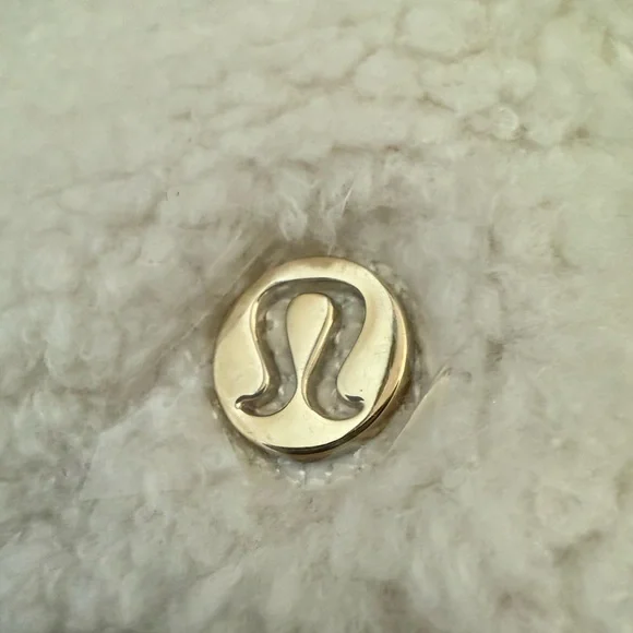 NWT Lululemon Everywhere Belt Bag Fleece Large 2L - Picture 6 of 8